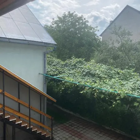 아파트 гостинний двір у дядька івана